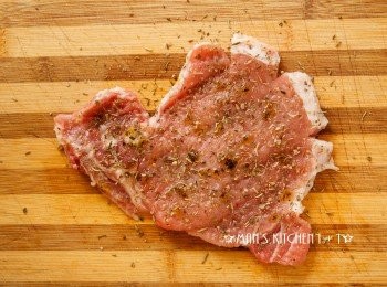 step2: 均勻的抹上香料、鹽、橄欖油。