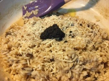 step9: 加入芝士碎和黑松露再攪勻然後上碟