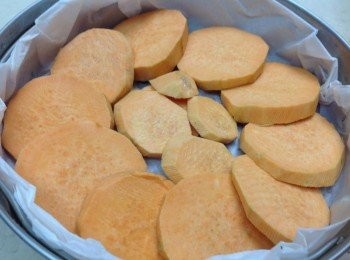 step1: 地瓜鋪底，先蒸熟