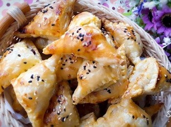 step9: 放入已用200度預熱的烤箱中 , 烤25分鐘, 或直至酥皮變金黃色即可