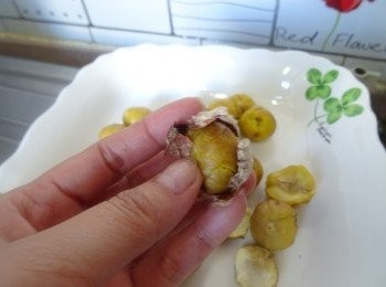 step2: 用手指輕搓可輕易去皮