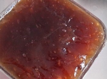 step3: 準備玻璃容器倒入~待涼後放入冷藏 要吃的時候再切塊即可 ~ 一塊冬瓜磚與2000CC的水一起煮滾再用慢火熬煮至冬瓜磚完全溶化即可~待涼再加適量檸檬汁