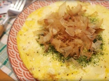 step7: 以豆腐及蛋簡單蒸煎~~ 最令人期待的是它香濃的起士香味呀^^"