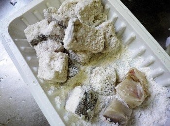 step2: 均勻裹上地瓜粉