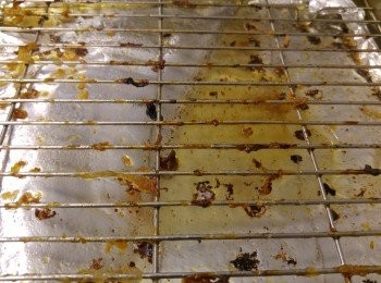 step6: 想知用呢個方法有幾健康,大家可以睇下盆底焗出的油就知道晒！