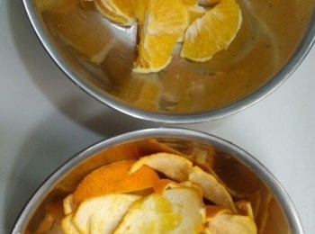 step2: 將果皮和果肉分開.然後把籽取出