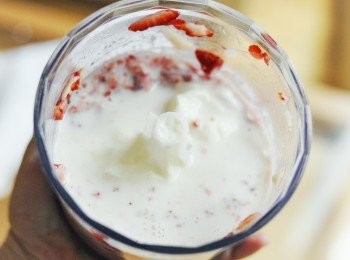 step3: 如不夠甜，可加點蜂蜜。如太濃稠可加點牛奶