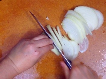 step3: 洋蔥去皮切絲