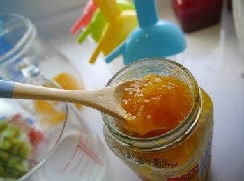 step2: *先取一些果泥/醬與水混合成果汁。