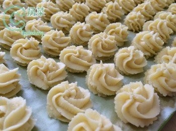 step4: 唧成花型, 放冰箱半小時