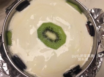 step5: 倒入蛋糕糊，冷藏兩小時以上或至蛋糕糊凝固即可