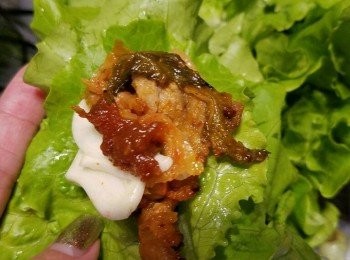 step3: 配上生蒜片及麵豉醬更可口。