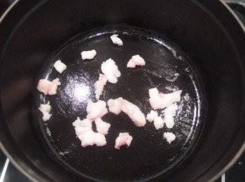 step3: 紅蔥頭切成片狀。