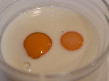 step3: 再加入已攪拌的蛋、牛奶及云尼拿油等