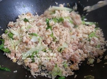 step11: 最後加入芹菜粒 , 蔥粒及少許麻油拌勻