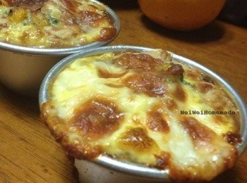 step8: 以預熱220度C的烤箱烘烤約30分鐘即可，但記得隨時注意表面是否有燒焦，烤至表面金黃色就能享用囉~~