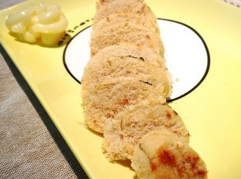 step3: 平常很少吃到的奢華料理
在家裡也能上菜囉~~
微焦的金黃表面、配上美乃滋實在是太幸福了！
搭配一點生洋蔥做魚卵沙拉也很不錯唷