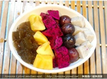 step3: 取一碗盤，將已切成塊狀的<span class="group_1">食材</span>，隨個人喜好擺放至碗盤中。