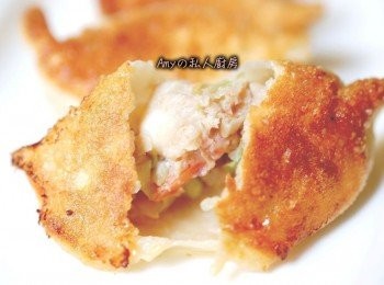 step19: 內餡有著海鮮及韭黃美味多汁的香氣,搭配酥脆的外皮真的非常好吃喔!