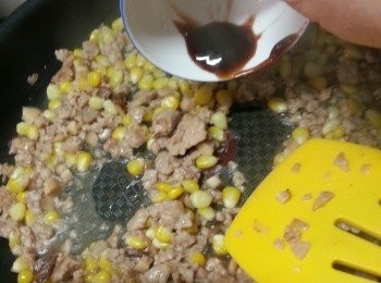 step17: 再落蠔油調味,煮2-3分鐘