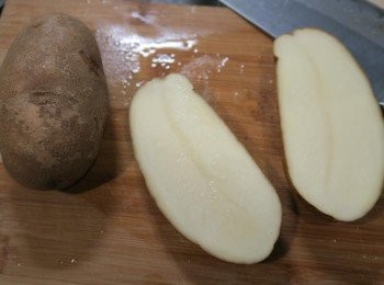 step1: 馬鈴薯洗淨剖半