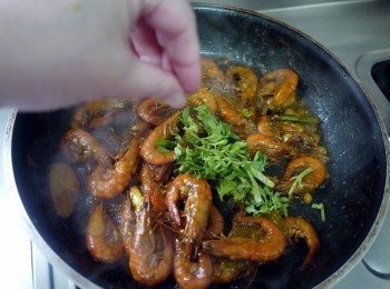 step7: 起鍋前熄火下香菜