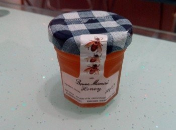 step6: 熄火後才把<a href="https://bit.ly/3zHU5V3" target="_blank" data-keyword="雞翼" class="guide-link"><strong>雞翼</strong></a> <span style="display:inline-block;vertical-align:middle;margin-top:-3px;color:initial;border-radius:3px;padding:2px 3px;font-size:12px;line-height:14px;background:#87d300;color:#fff;">即買</span> 塗上蜜糖，兜勻上碟。