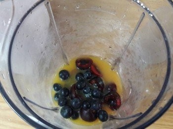 step3: 把所有材料加入果汁機中