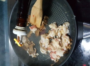 step10: 讚少許紹興酒炒勻