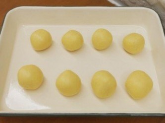 step6: 麵團一樣分成8小球~一小顆約20g^^