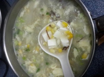 step8: 最後加入蔥花和胡椒粉煮滾即可！