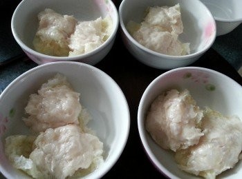 step2: 將墨魚滑釀上魚肚上