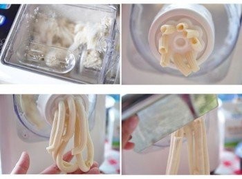 step7: 大約攪拌麵粉10~15分鐘 左右，麵條就慢慢出來了...出來的麵條還有溫熱感，差不多ㄧ個長度時，可以以切麵刀切斷