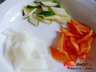 step1: 將蔬菜切成你喜歡的形狀