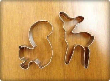 step2: 這天用的壓模~~松鼠和小鹿:) 看家裡有什麼模就用什麼吧!!!