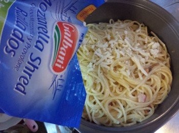 step6: 加入芝士碎及少許牛油。