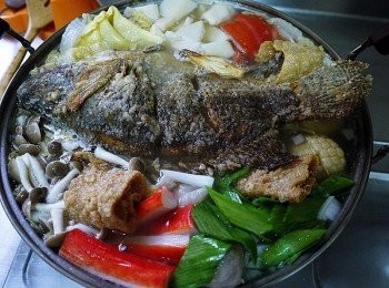 step7: 最後放入炸好的魚與蒜苗熬煮即可^^