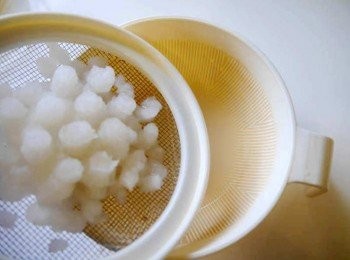 step1: *白蘿蔔磨泥，以及白蘿蔔汁。蔥切蔥珠。