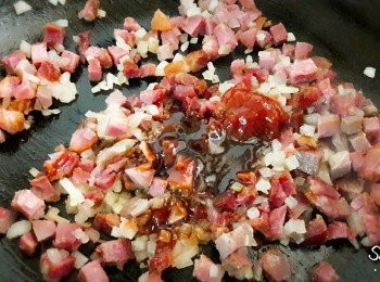 step4: 烤肉醬和蕃茄醬加入