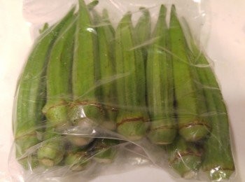 step1: 秋葵用鹽擦下表面和沖食。