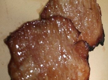 step5: 將豬頸肉略攤凍少少才切薄片。