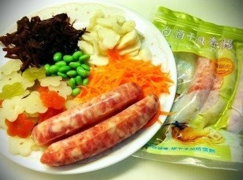 step2: 木耳.荸薺.胡蘿蔔切絲/片備用