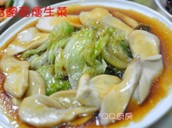 step4: 用一匙熱油，放入香菇素蠔油、醬油，加入少許砂糖及味霖再調些玉米粉水勾芡稍微滾煮，<span class="group_2">醬料</span>完成後淋入盤中即可~