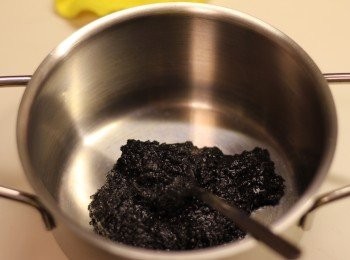 step7: 食用時將芝麻醬先用少量水開稀, 再按自己喜好加水調節濃稠程度, 再加糖