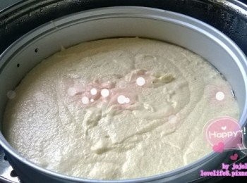 step4: 把麵糊倒入模形大火水滾蒸30分鐘！