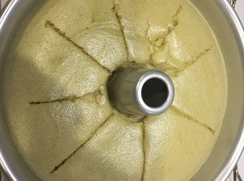 step15: 放入已預熱160度的焗爐焗10分鐘取出，用刀切8條線。