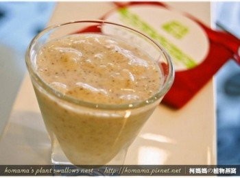 step5: 黑木耳米布丁係採用黑木耳養生露與光泉鮮奶、國產白米為主要<span class="group_1">食材</span>，並經過二次電鍋燉煮而成，每一口都能吃到軟綿滑稠的米粒口感，聞到鮮乳與香草交雜的香氛，還能看到黑木耳與香草籽的微小身影，是一道營養又健康的米食甜品！