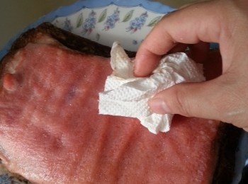 step7: 當要光波時用廚房紙先抹走鹽份