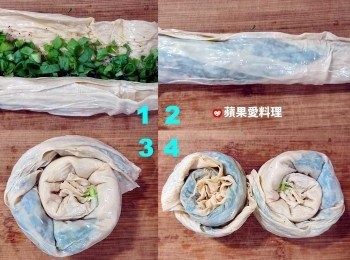 step6: 將豆皮由下往上捲起後，再由右往左捲成蝸牛狀。重覆這個步驟，再做一次，2隻蝸牛完成。