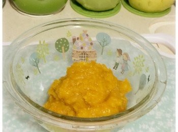 step2: 將南瓜蓉放涼，放入唧袋後，再放進雪櫃，可以存放三日。